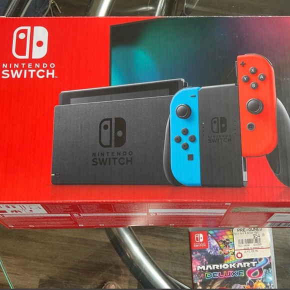 Nintendo Switch w charging console, pro controller, mariokart deluxe, in
